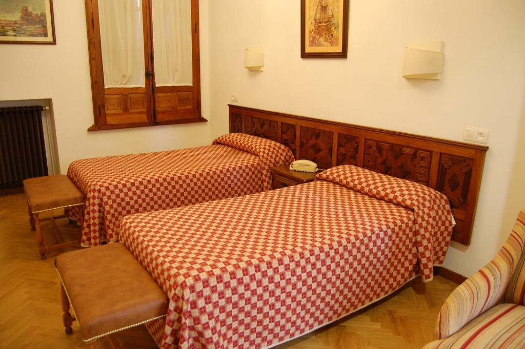 Hospederia Del Real Monasterio Hotel Guadalupe  Room photo