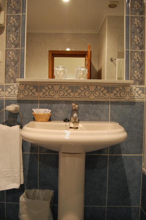 Hospederia Del Real Monasterio Hotel Guadalupe  Room photo