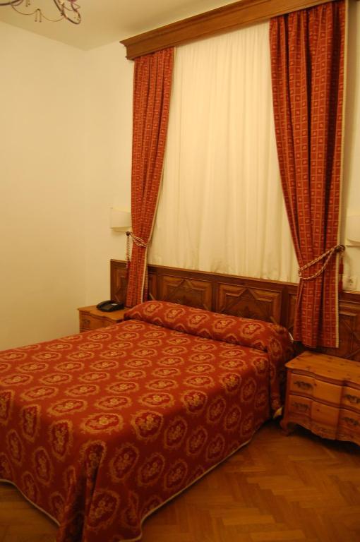 Hospederia Del Real Monasterio Hotel Guadalupe  Room photo