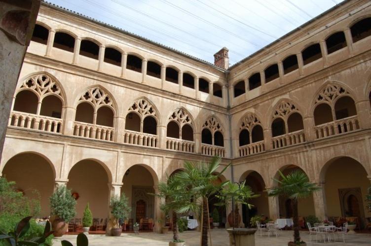 Hospederia Del Real Monasterio Hotel Guadalupe  Exterior photo