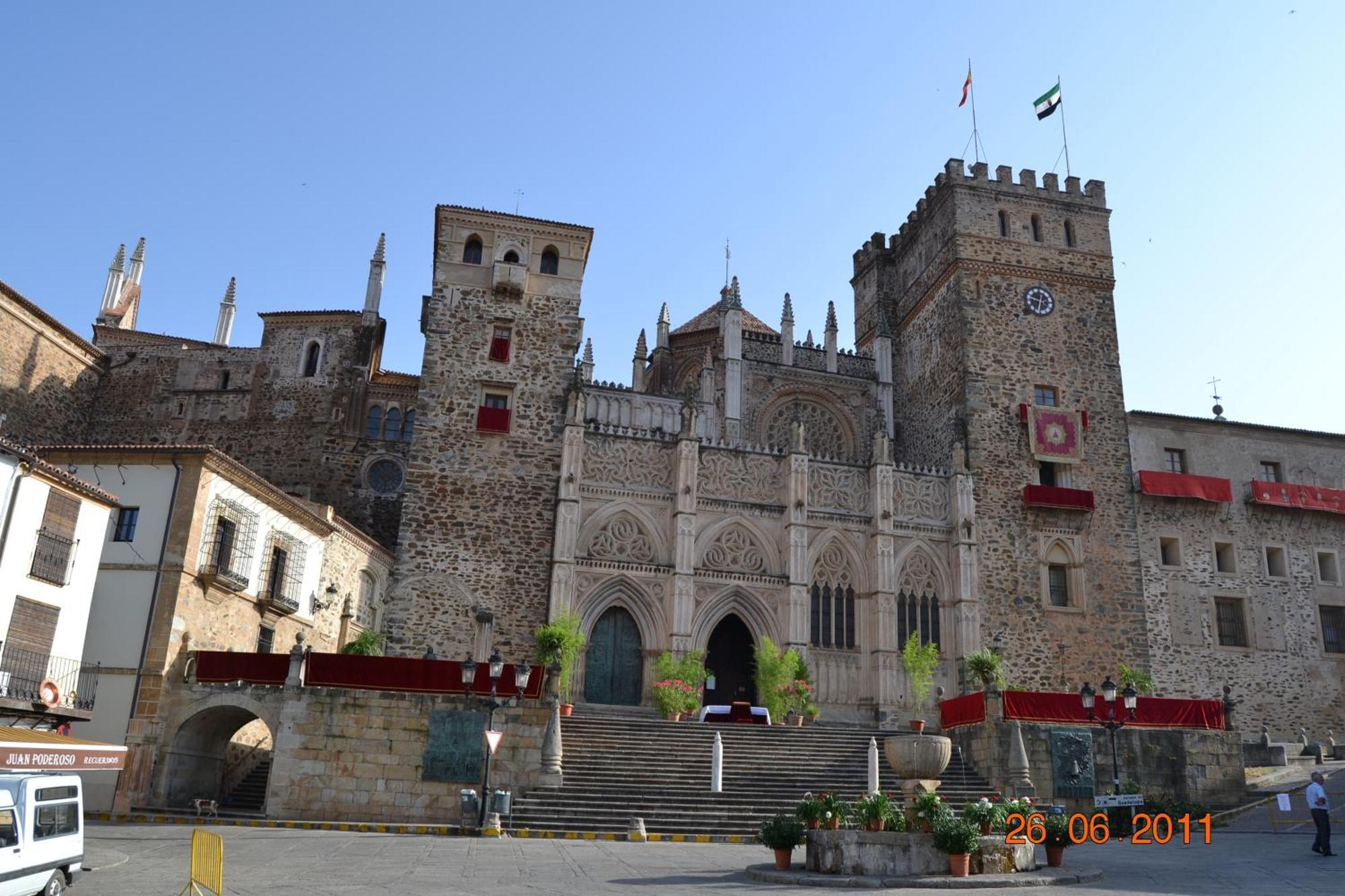 Hospederia Del Real Monasterio Hotel Guadalupe  Exterior photo