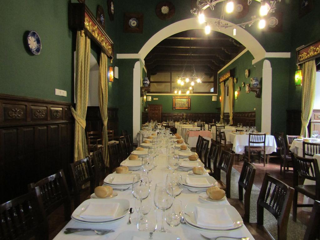 Hospederia Del Real Monasterio Hotel Guadalupe  Exterior photo