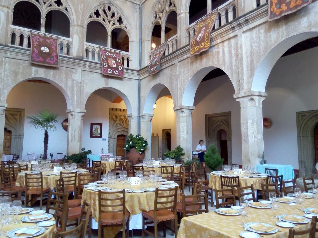 Hospederia Del Real Monasterio Hotel Guadalupe  Exterior photo